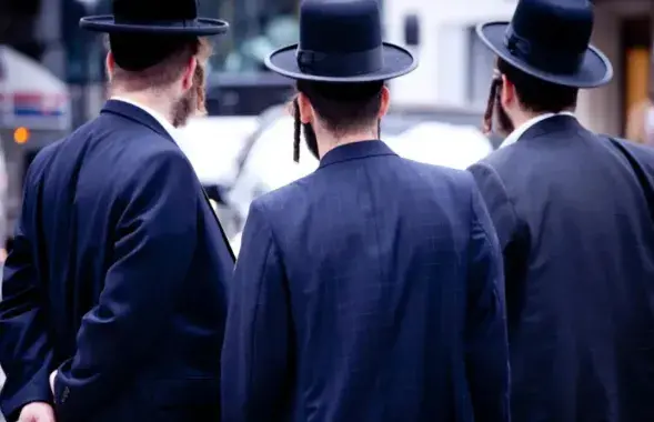 Часть пассажиров-ортодоксальных иудеев во время первого рейса игнорировали указания экипажа, иллюстративное фото
