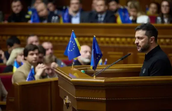 Уладзімір Зяленскі прамаўляе ў парламенце
