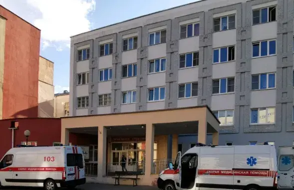 В больницу пострадавшая обратилась только через три дня
