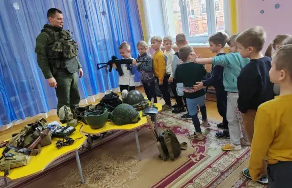 Дзеці са зброяй
