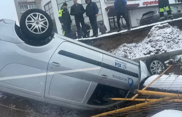Автомобиль в котловане
