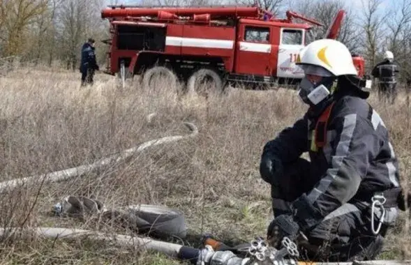 Ратавальнікі другія суткі тушаць пажар на ЧАЭС, які ўзнік з-за расійскага ўдару.
