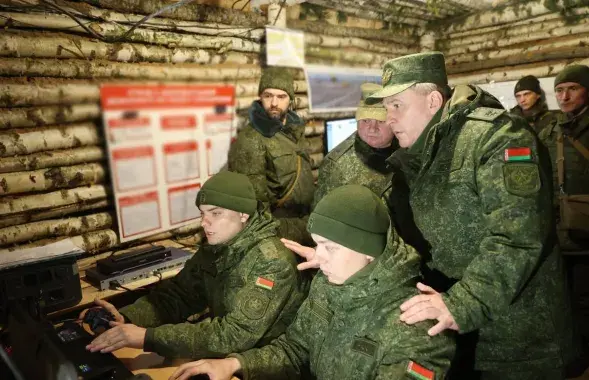 Виктор Хренин на командном пункте
