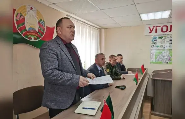 Руководство предприятия на встрече с работниками лесхоза по поводу жалобы