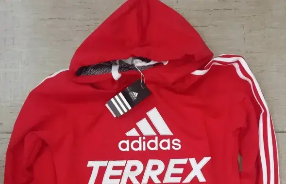 Джэмпер Adidas забаранілі прадаваць у Беларусі
