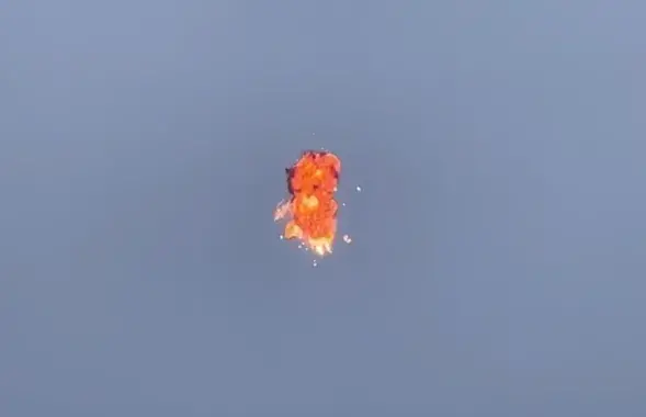 Уничтоженный дрон в небе

