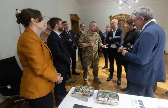 Еўрапейскім амбасадарам паказалі кампаненты расійскіх ракетаў
