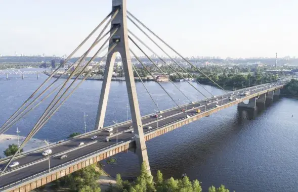 Паўночны мост праз раку Днепр у Кіеве
