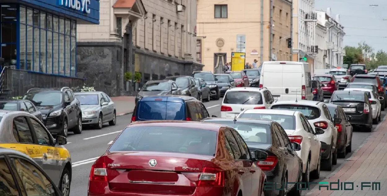 Автомобили в центре белорусской столицы / Из архива Еврорадио
