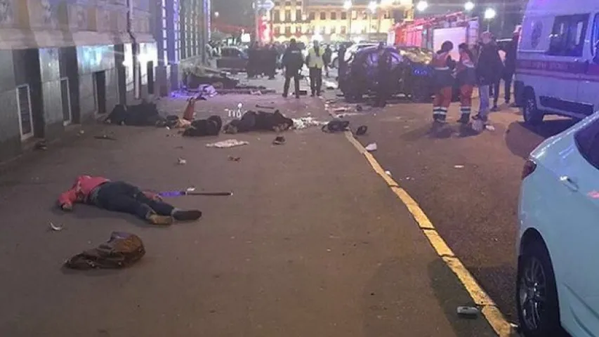 У Харкаве пазадарожнік урэзаўся ў натоўп пешаходаў
