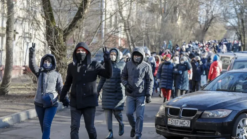 Минск снова вышел погулять: как прошёл марш районов 6 декабря